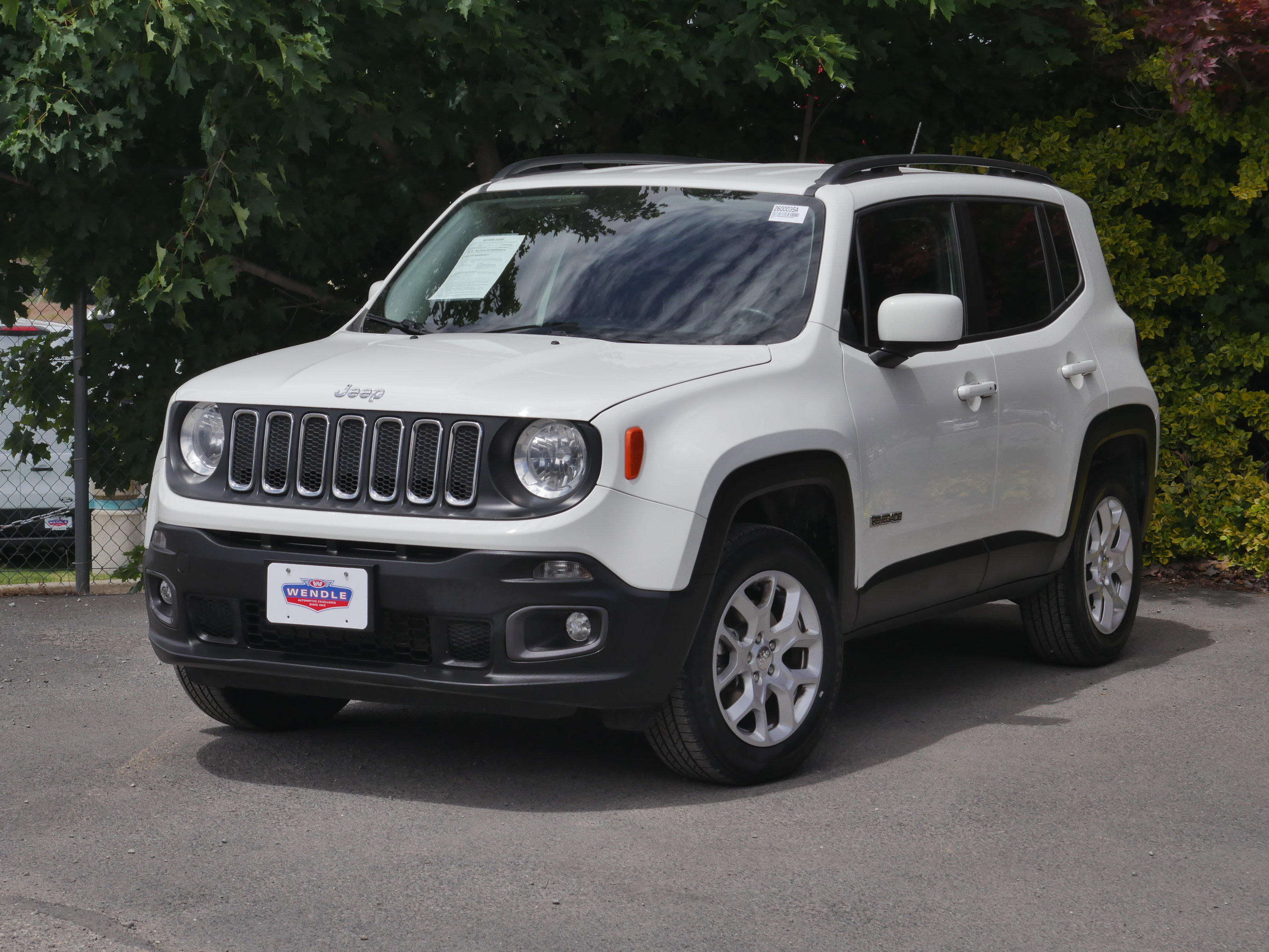Used 2017 Jeep Renegade Latitude AWD/4WD image 2