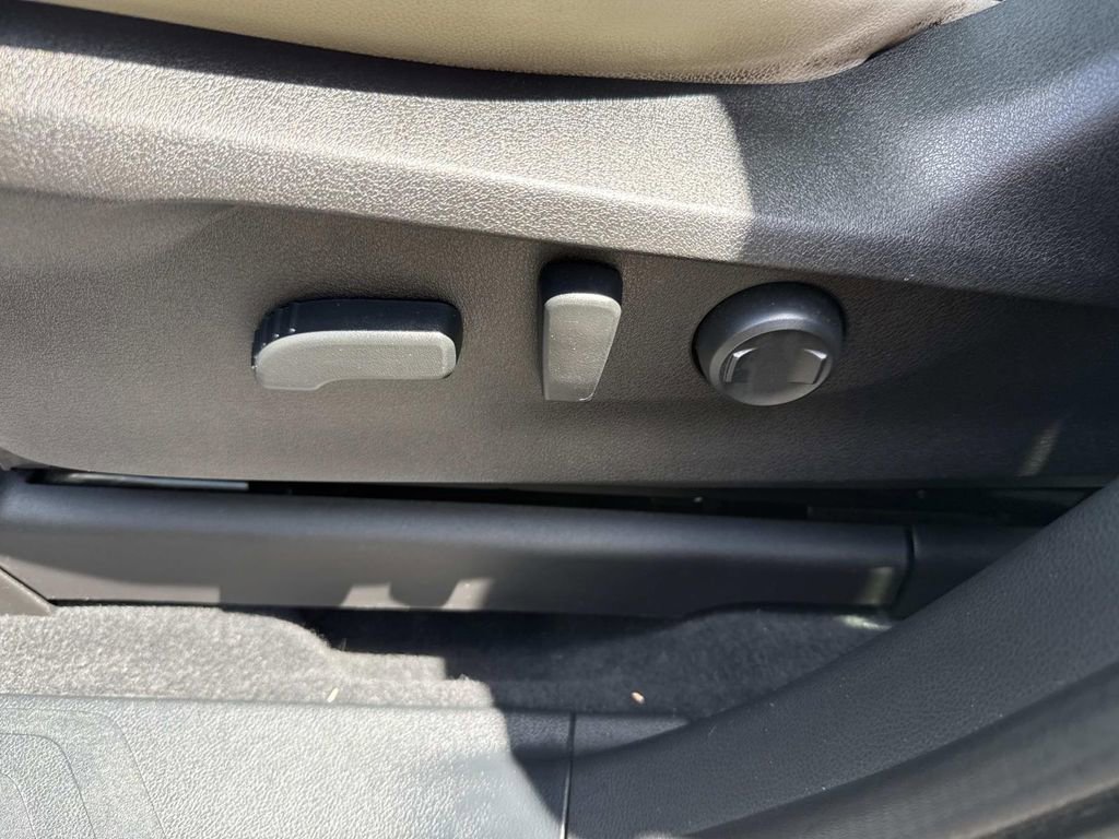 Used 2022 Subaru Ascent Limited w/ Technology Package image 25