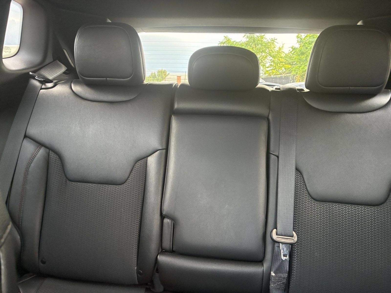 Used 2025 Jeep Compass Trailhawk AWD/4WD image 33