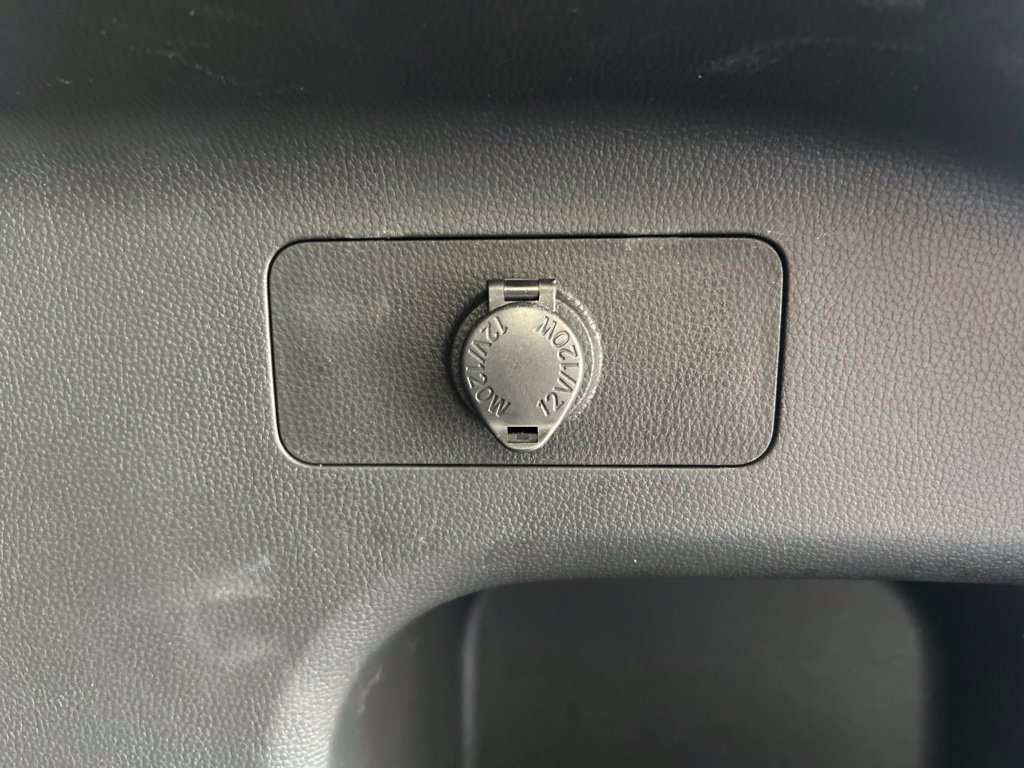 Used 2025 Toyota RAV4 XLE FWD image 33
