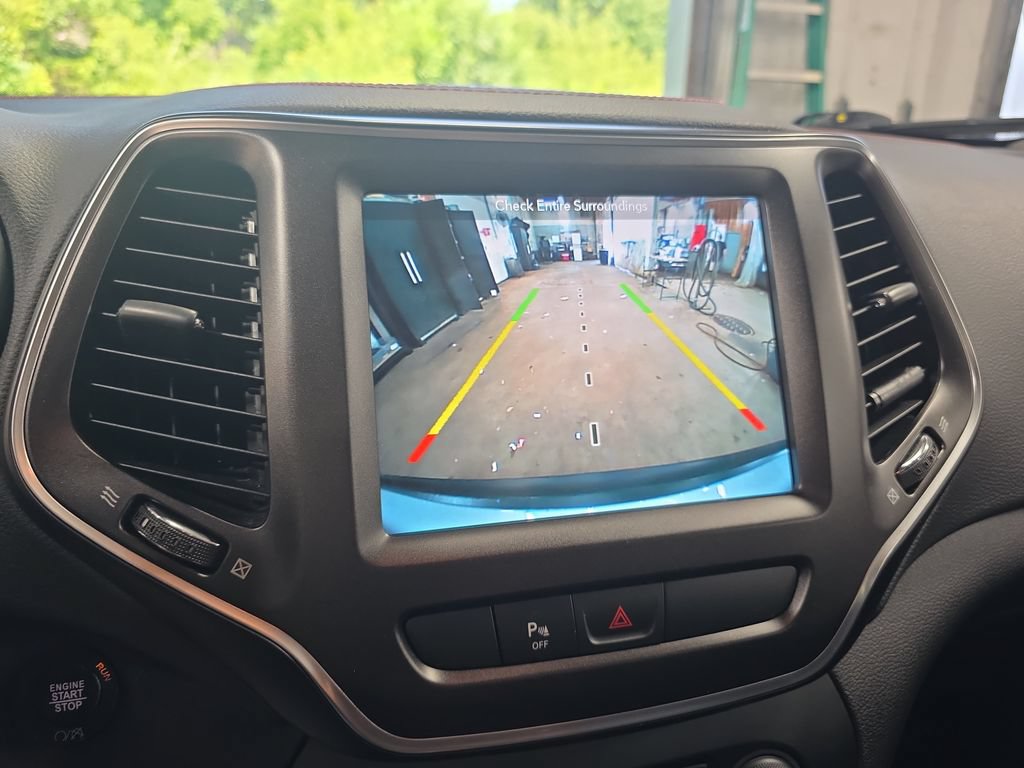 Used 2019 Jeep Cherokee Trailhawk AWD/4WD image 23