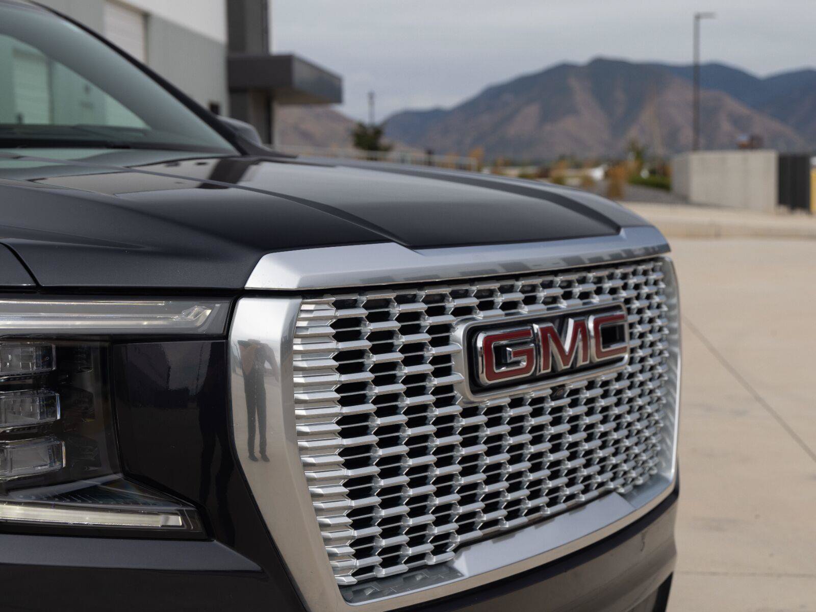 Used 2023 GMC Yukon Denali w/ Denali Reserve Package AWD/4WD image 13