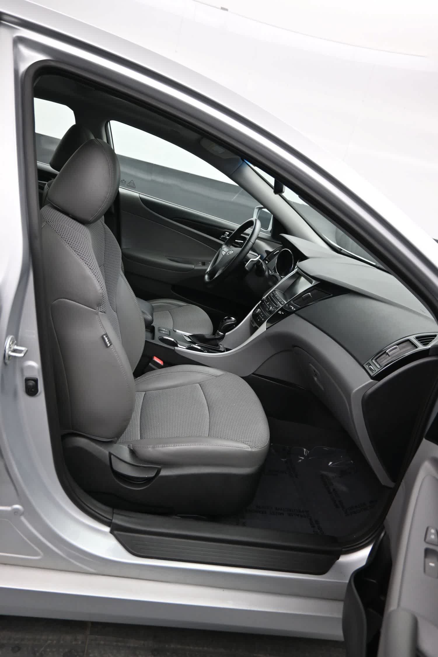Used 2014 Hyundai Sonata SE w/ Premium Package 03 FWD image 11