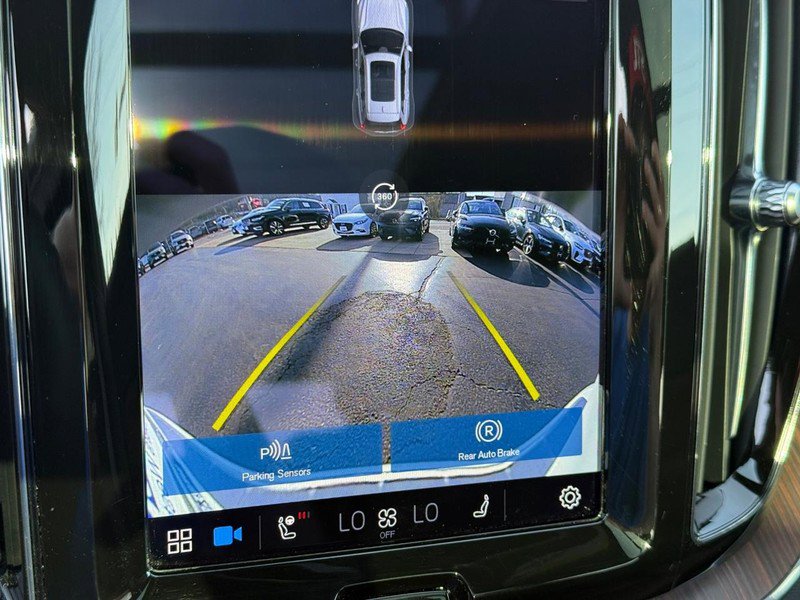 Used 2023 Volvo XC60 B6 Ultimate w/ Protection Package Premier image 21