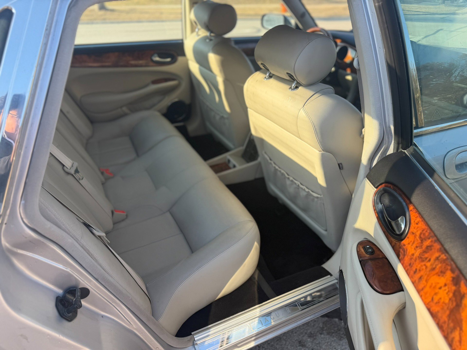 Used 2002 Jaguar XJ8 image 23