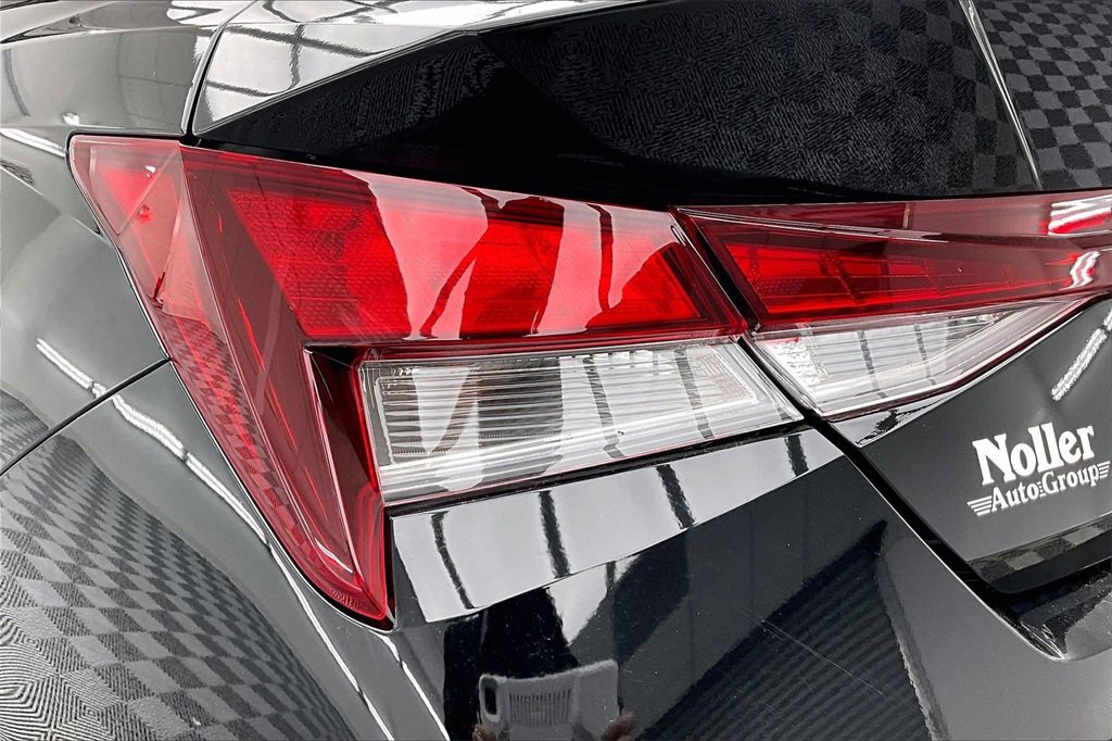 Used 2025 Hyundai Elantra SE image 30