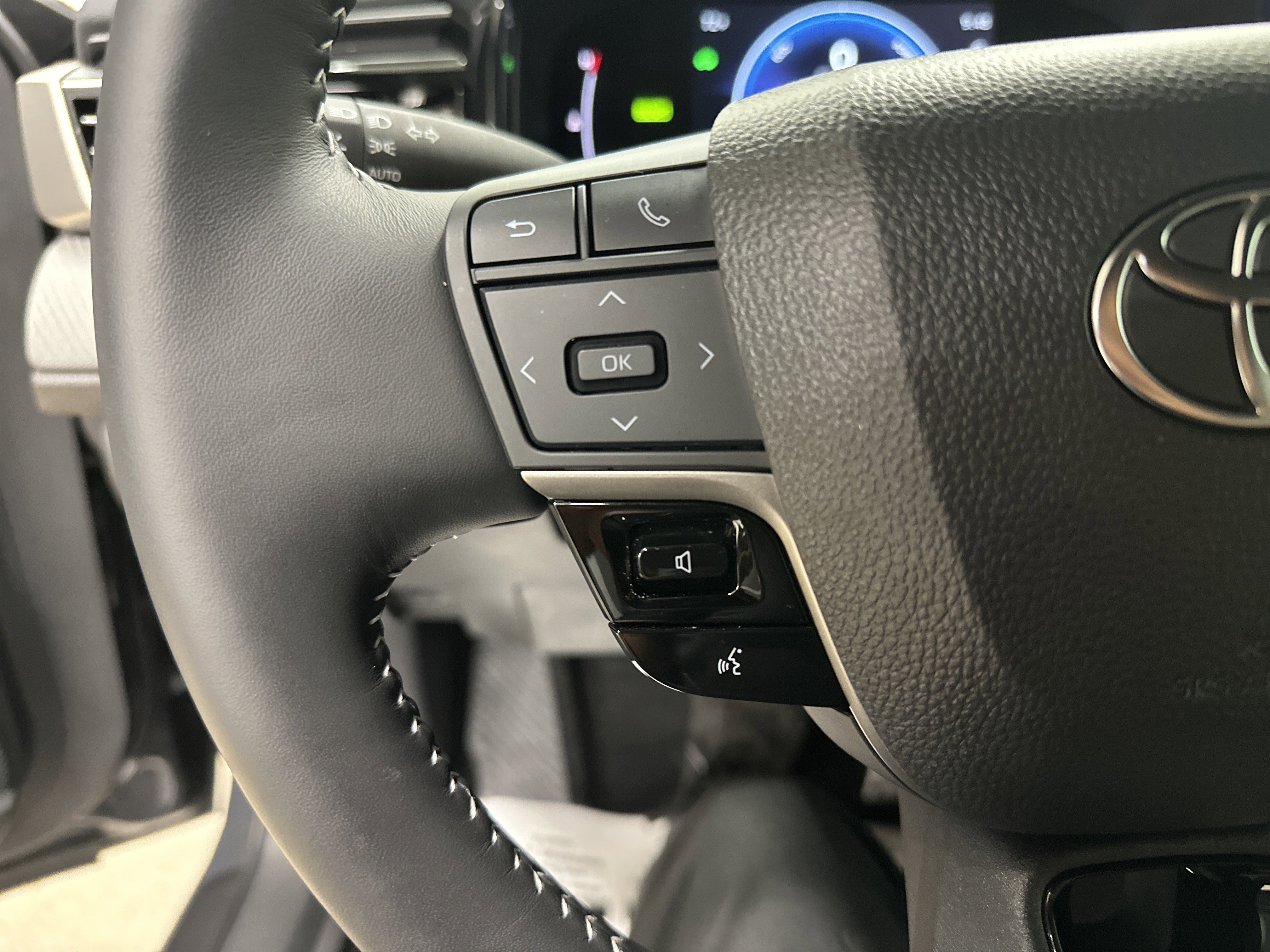 Used 2025 Toyota Camry SE image 21