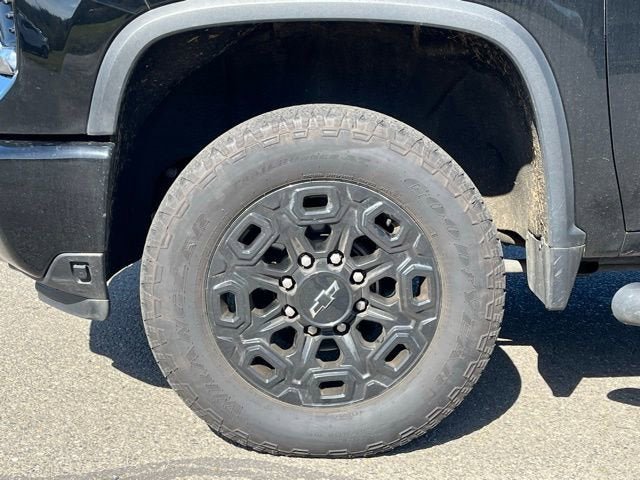 Used 2024 Chevrolet Silverado 2500 LTZ w/ LTZ Plus Package image 12