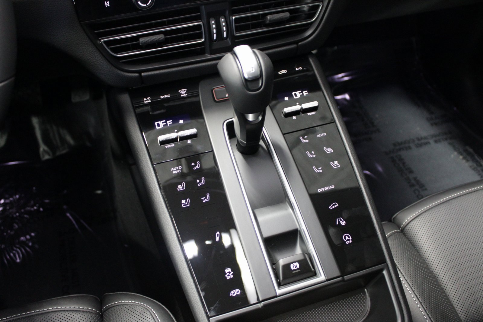 New 2026 Porsche Macan Turbo image 31