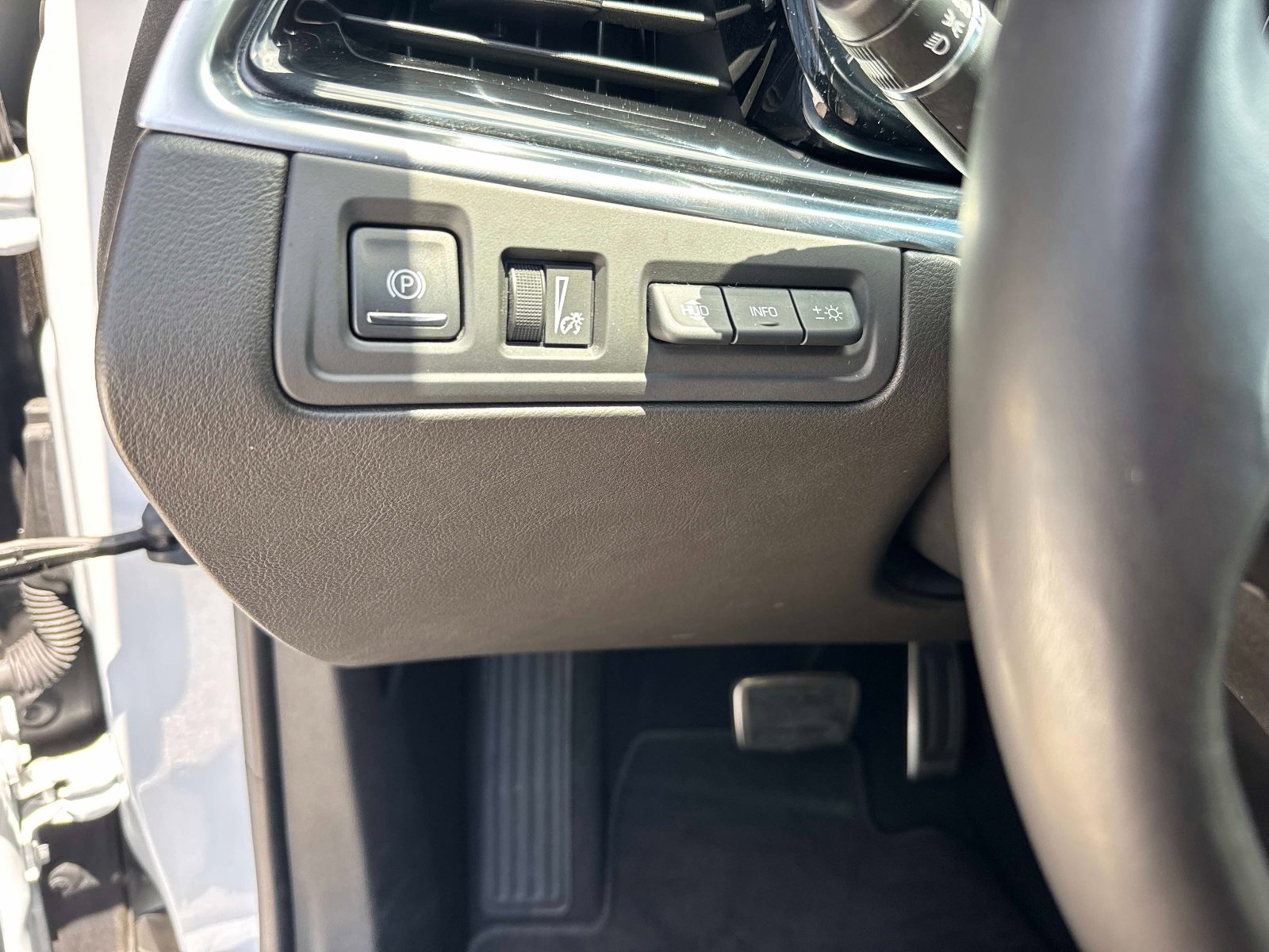 Used 2023 Cadillac XT6 Sport w/ Technology Package AWD/4WD image 34