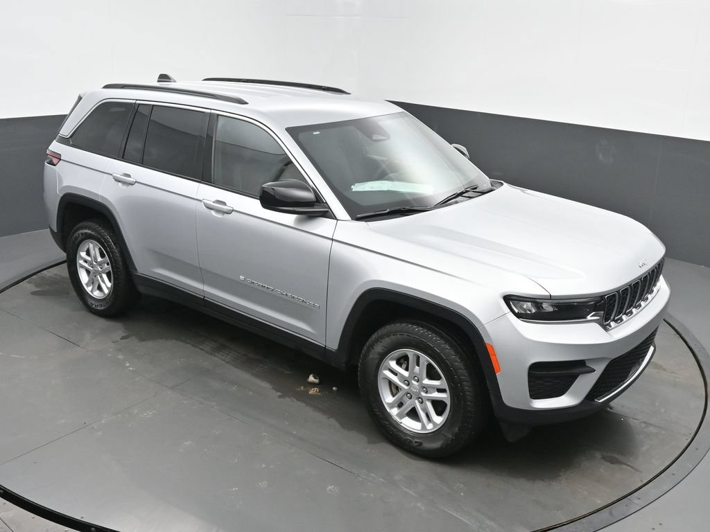Used 2025 Jeep Grand Cherokee Laredo AWD/4WD image 49