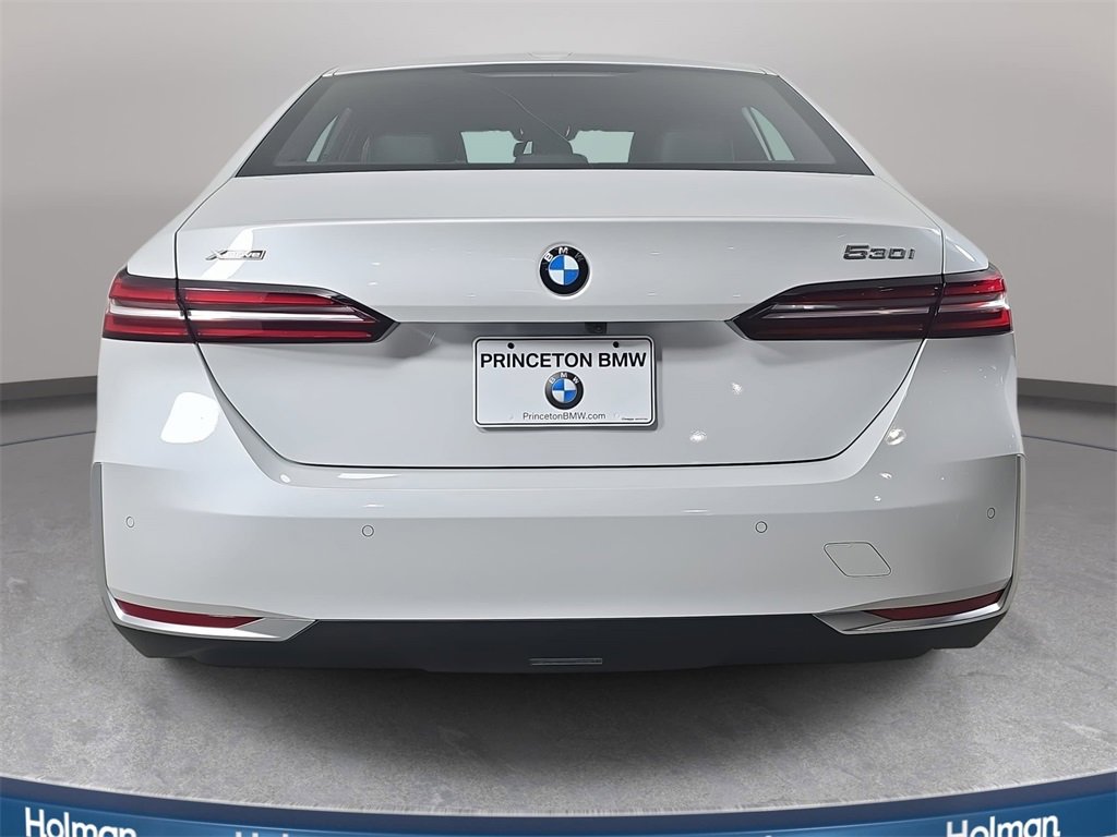 Used 2026 BMW 530i xDrive w/ Premium Package image 7
