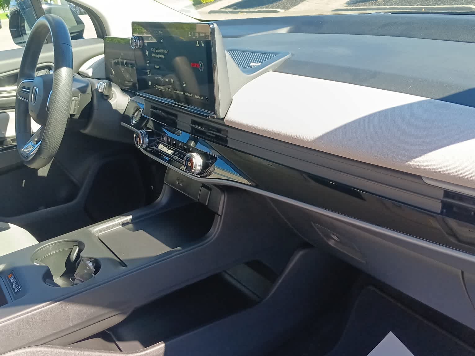 Used 2024 Honda Prologue EX image 25
