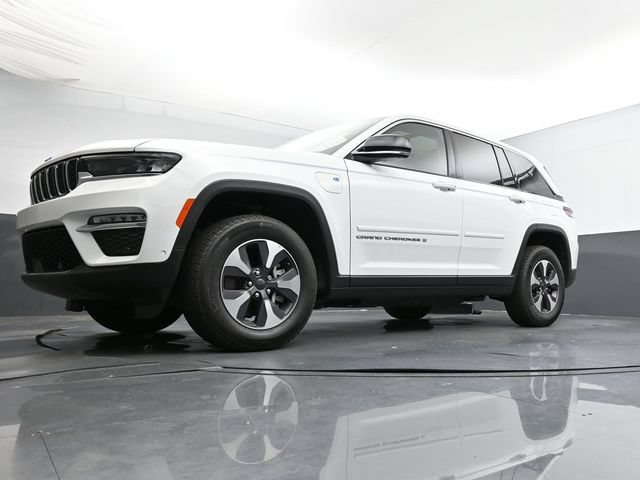 Used 2022 Jeep Grand Cherokee Limited 4xe w/ Luxury Tech Group II AWD/4WD image 50