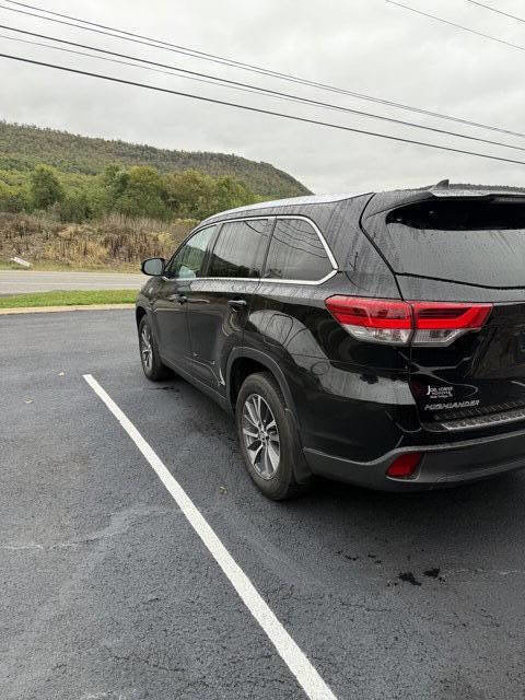 Used 2019 Toyota Highlander XLE image 4
