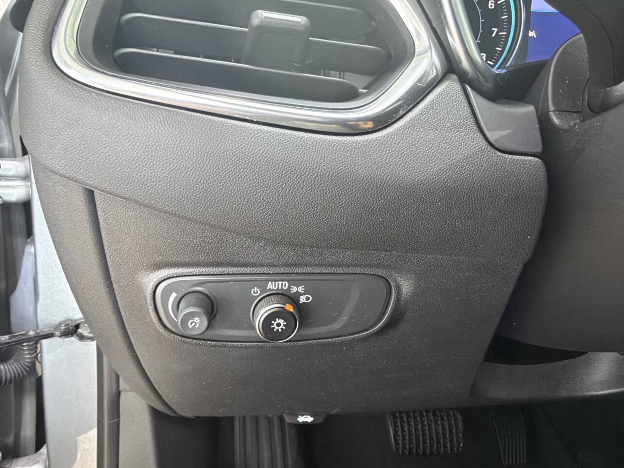 Used 2023 Chevrolet Equinox LT AWD/4WD image 19