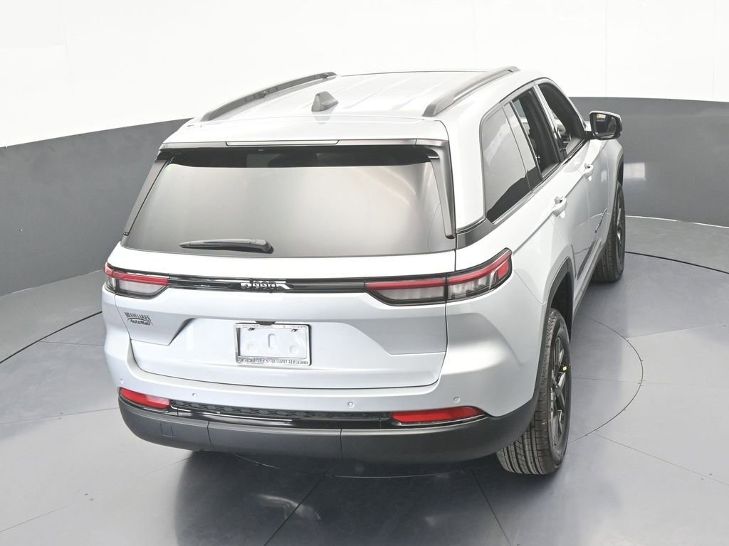 New 2025 Jeep Grand Cherokee Altitude image 44