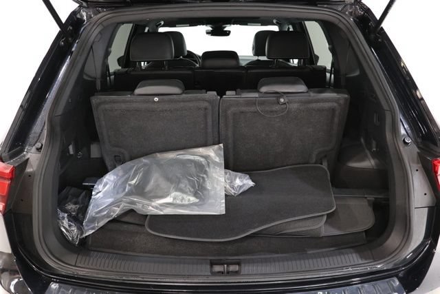 Used 2023 Volkswagen Tiguan SE R-Line FWD image 33