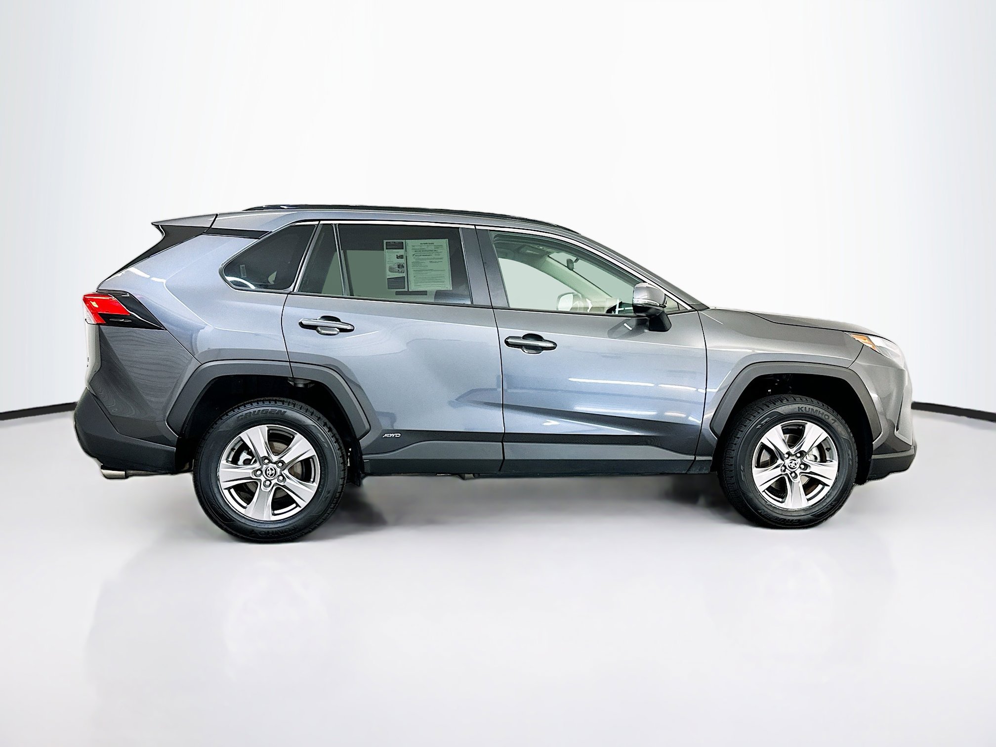 Used 2025 Toyota RAV4 XLE AWD/4WD image 10