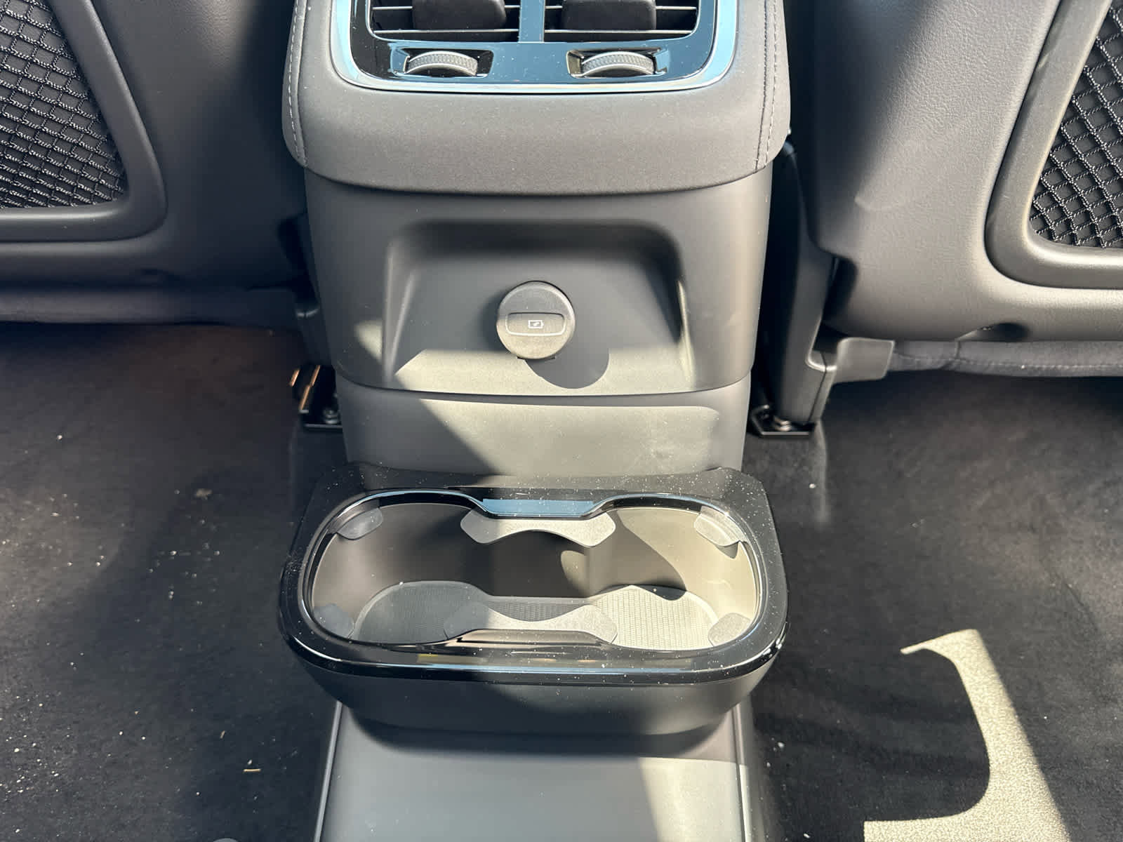 New 2026 Volvo XC90 T8 Ultra w/ Protection Package Premier AWD/4WD image 32