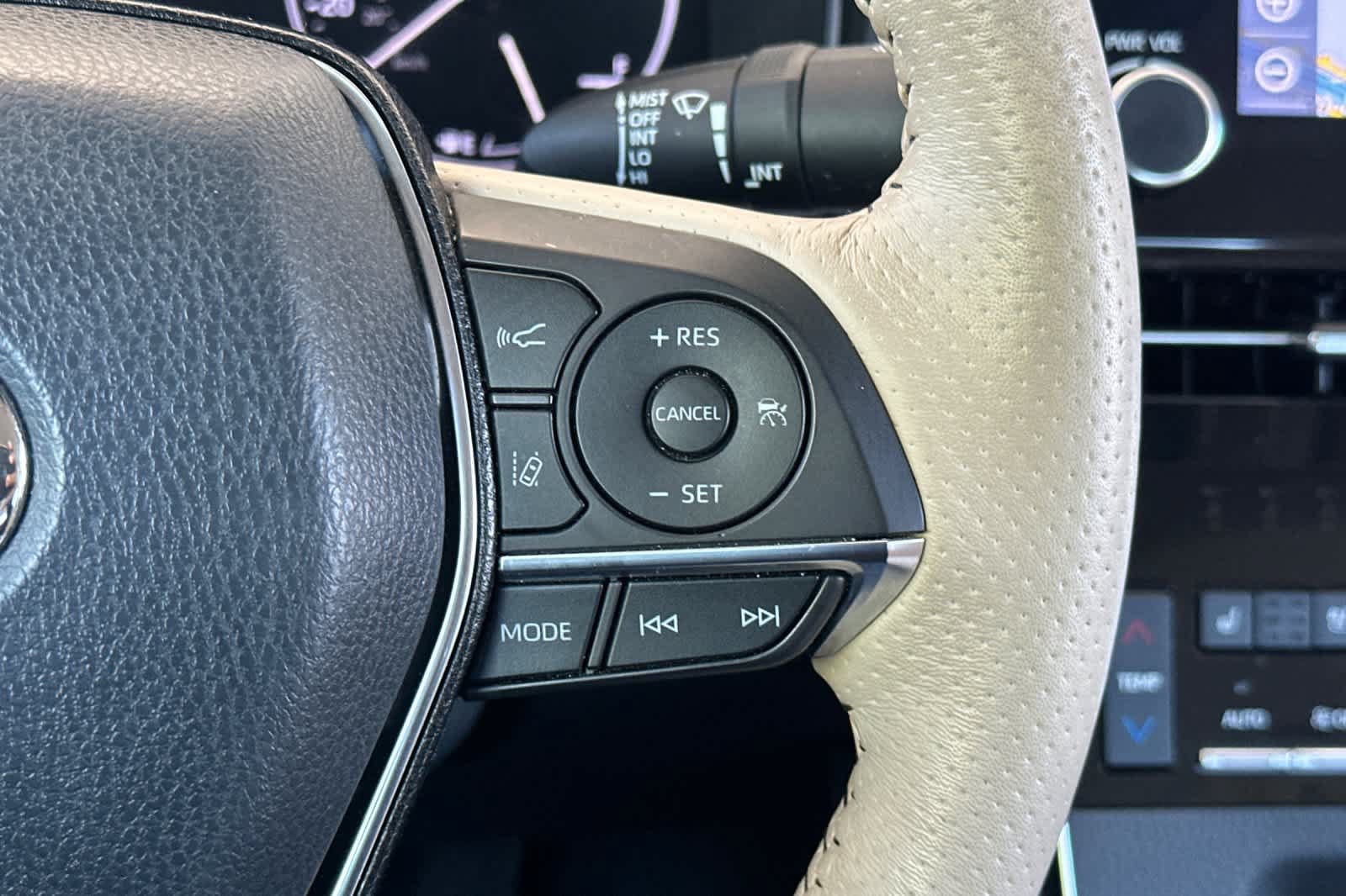 Used 2020 Toyota Avalon Limited w/ Advanced Safety Package FWD image 27