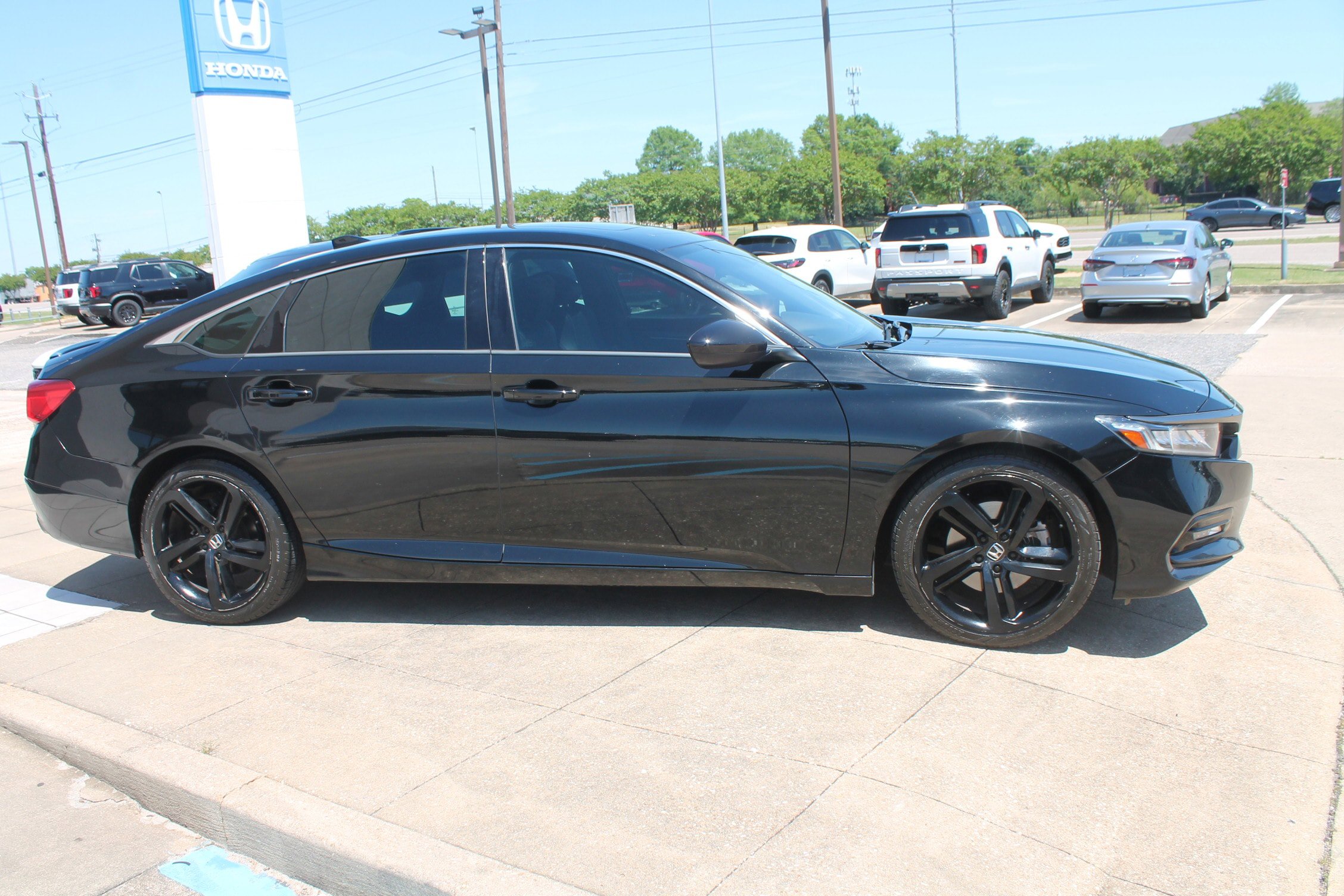 Used 2020 Honda Accord Sport image 3