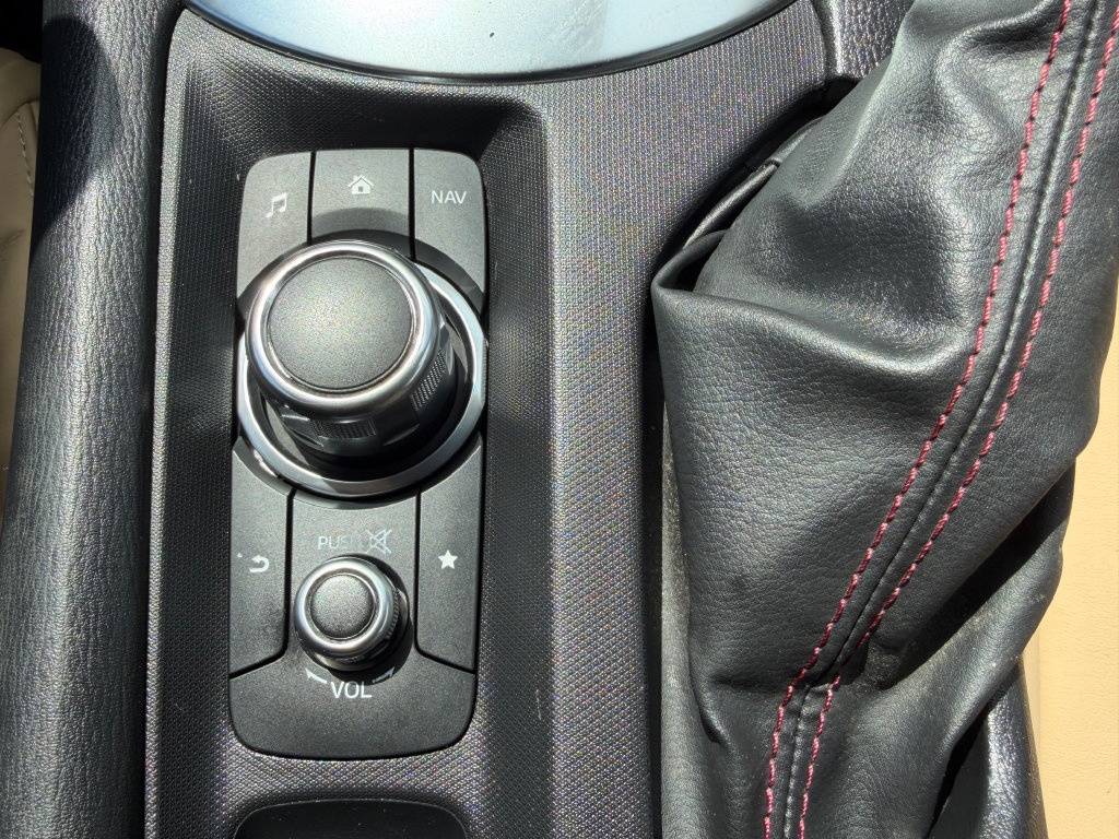 Used 2017 MAZDA MX-5 Miata Grand Touring RWD image 19