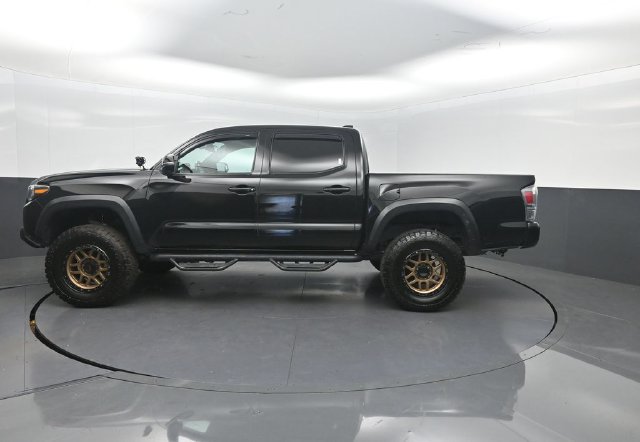 Used 2023 Toyota Tacoma TRD Off-Road AWD/4WD image 2