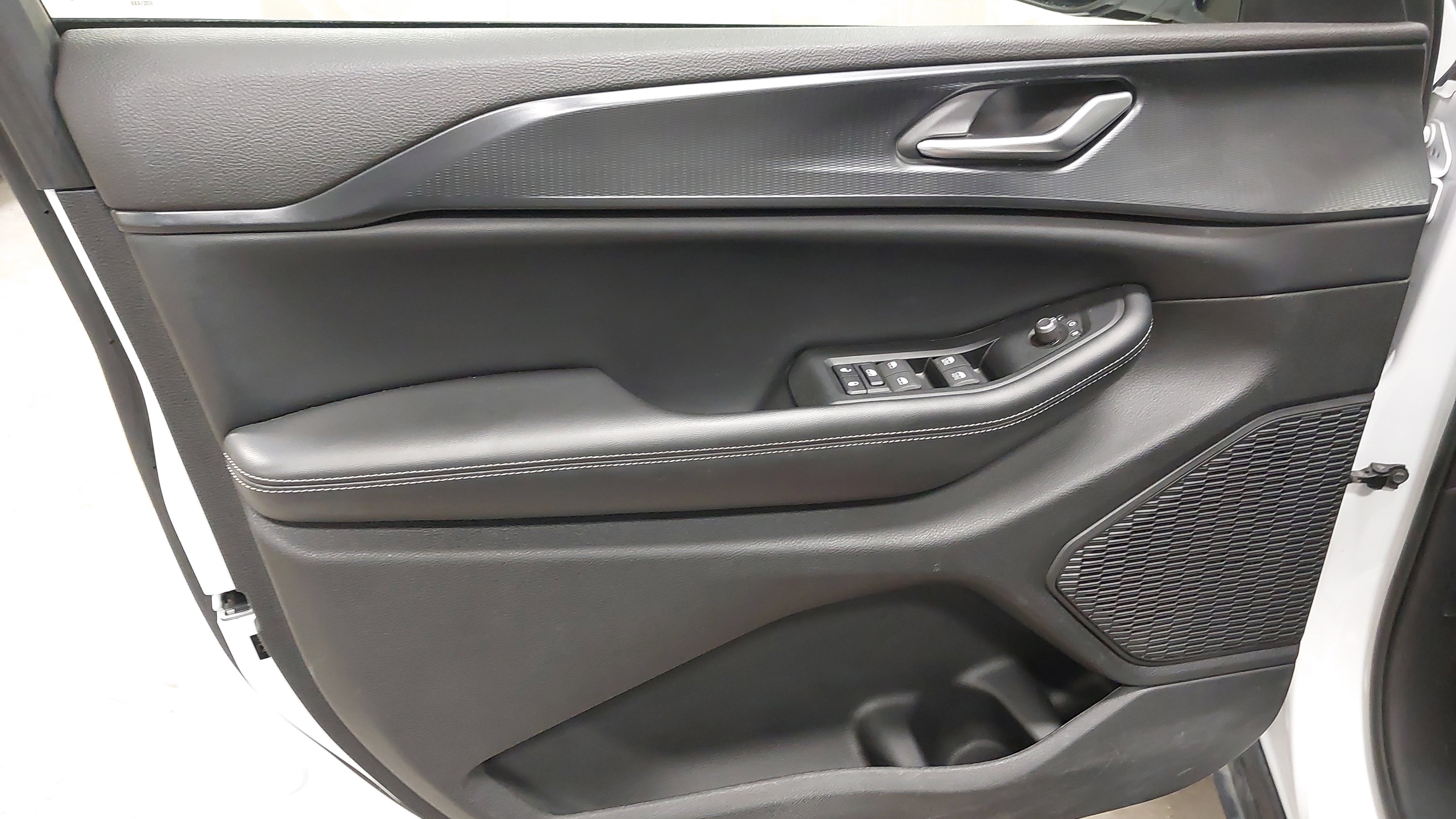 Used 2024 Jeep Grand Cherokee L Laredo image 24