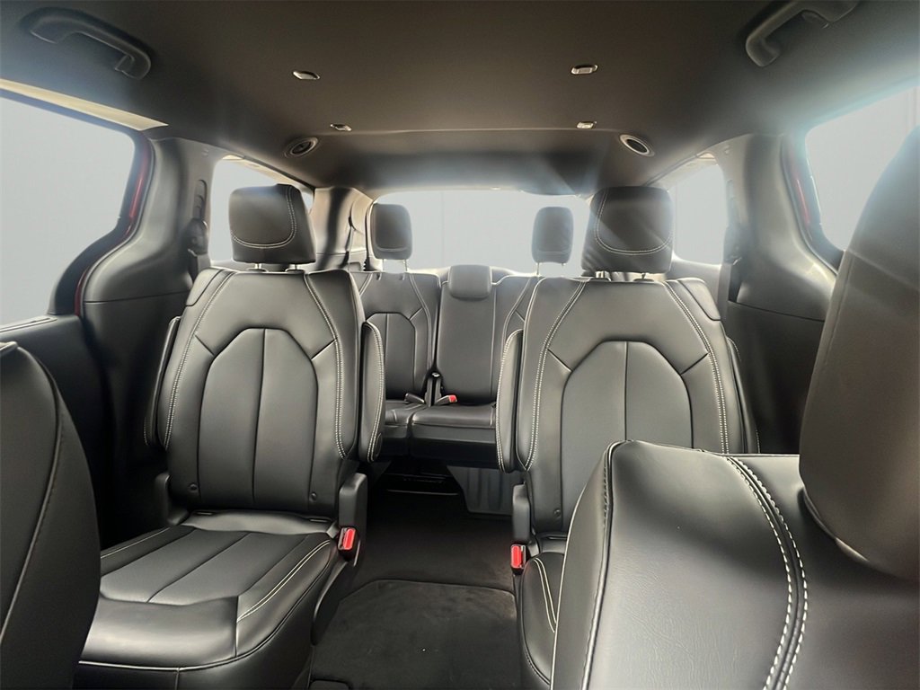 New 2025 Chrysler Pacifica Select image 29