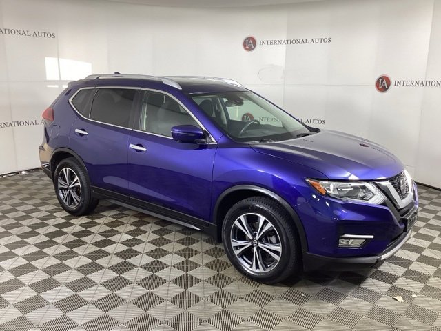 Used 2019 Nissan Rogue SV w/ Sun & Sound Touring Package image 3