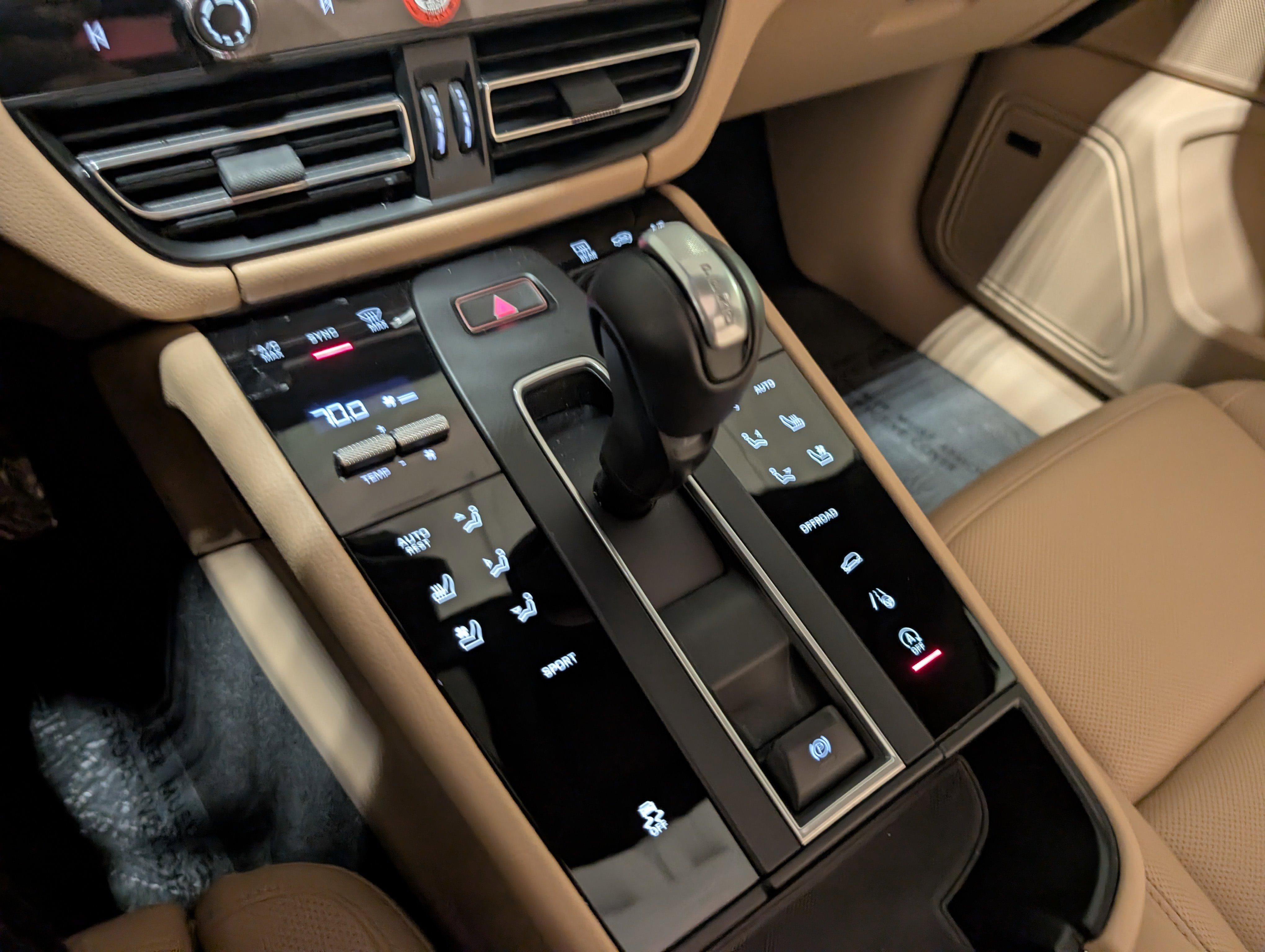 Certified 2025 Porsche Macan image 37