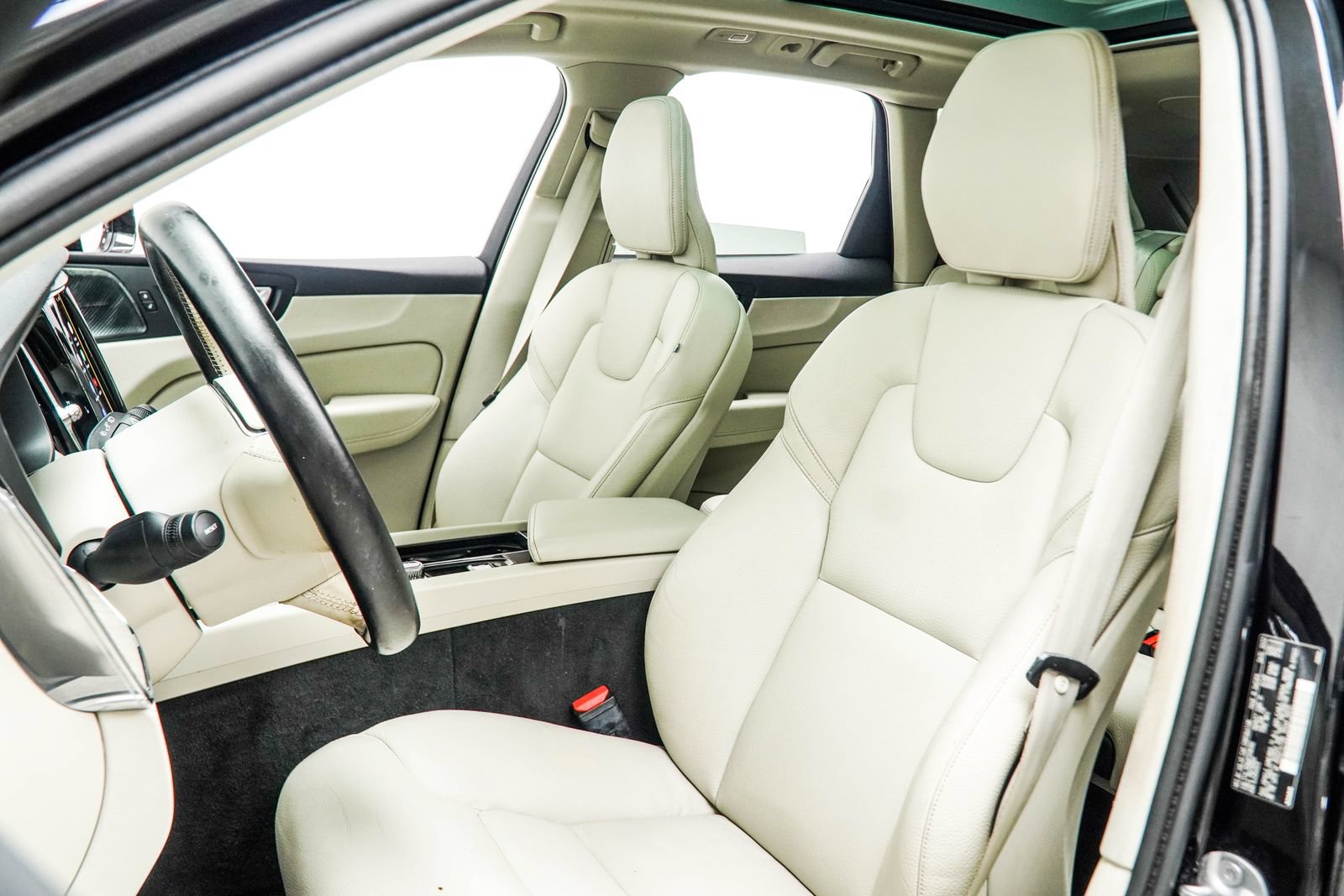 Used 2023 Volvo XC60 B5 Plus w/ Protection Package Premier FWD image 33