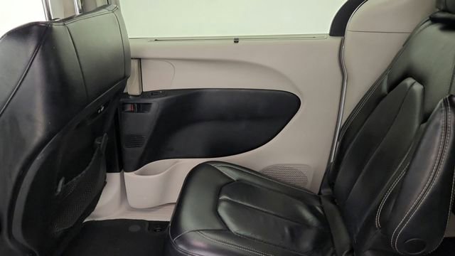 Used 2022 Chrysler Pacifica Touring-L image 35