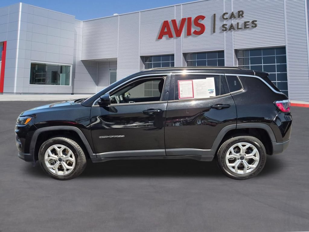 Used 2025 Jeep Compass Latitude w/ Sun & Sound Group AWD/4WD image 10