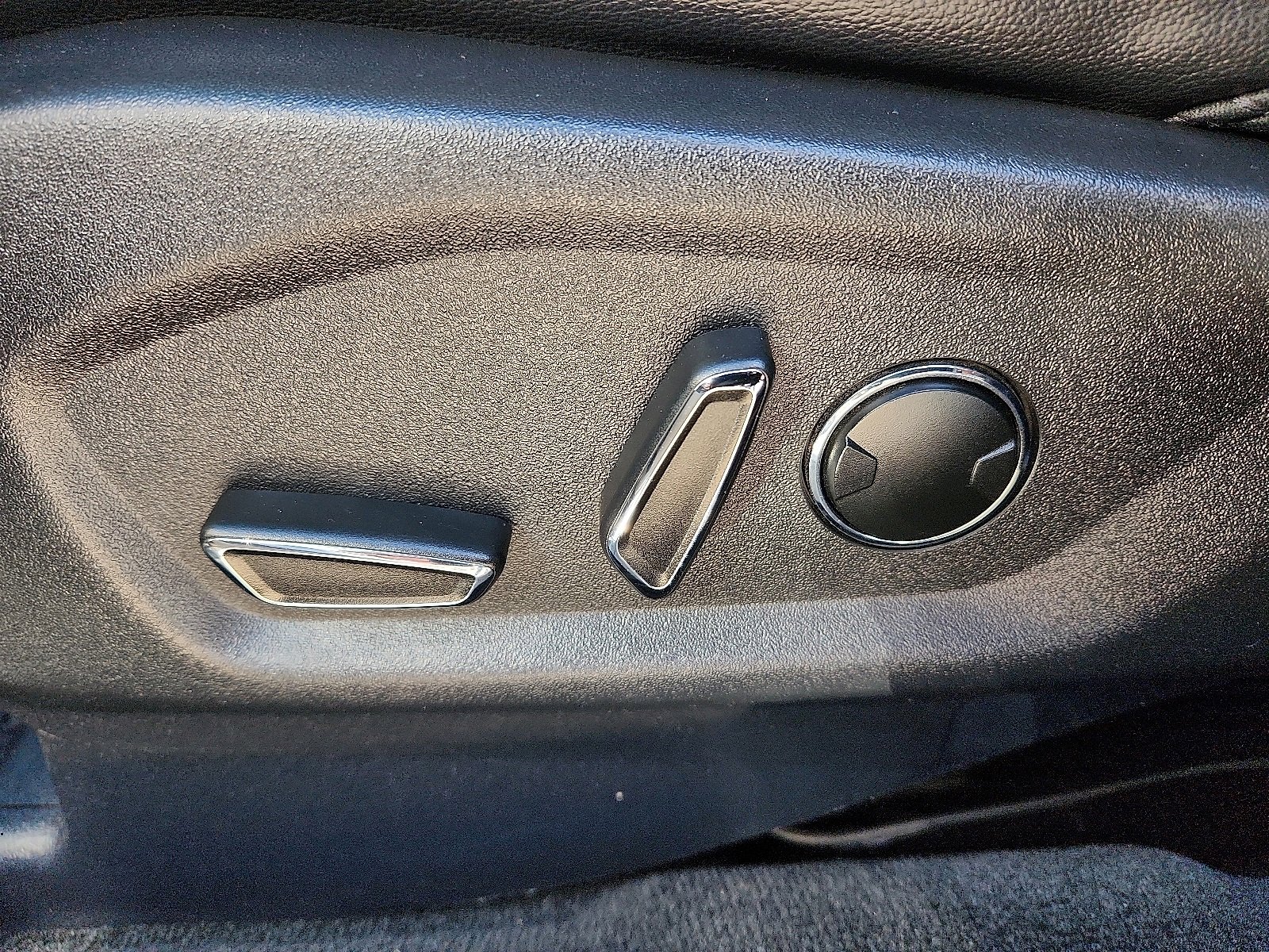 Used 2017 Ford Explorer XLT w/ Equipment Group 202A image 13