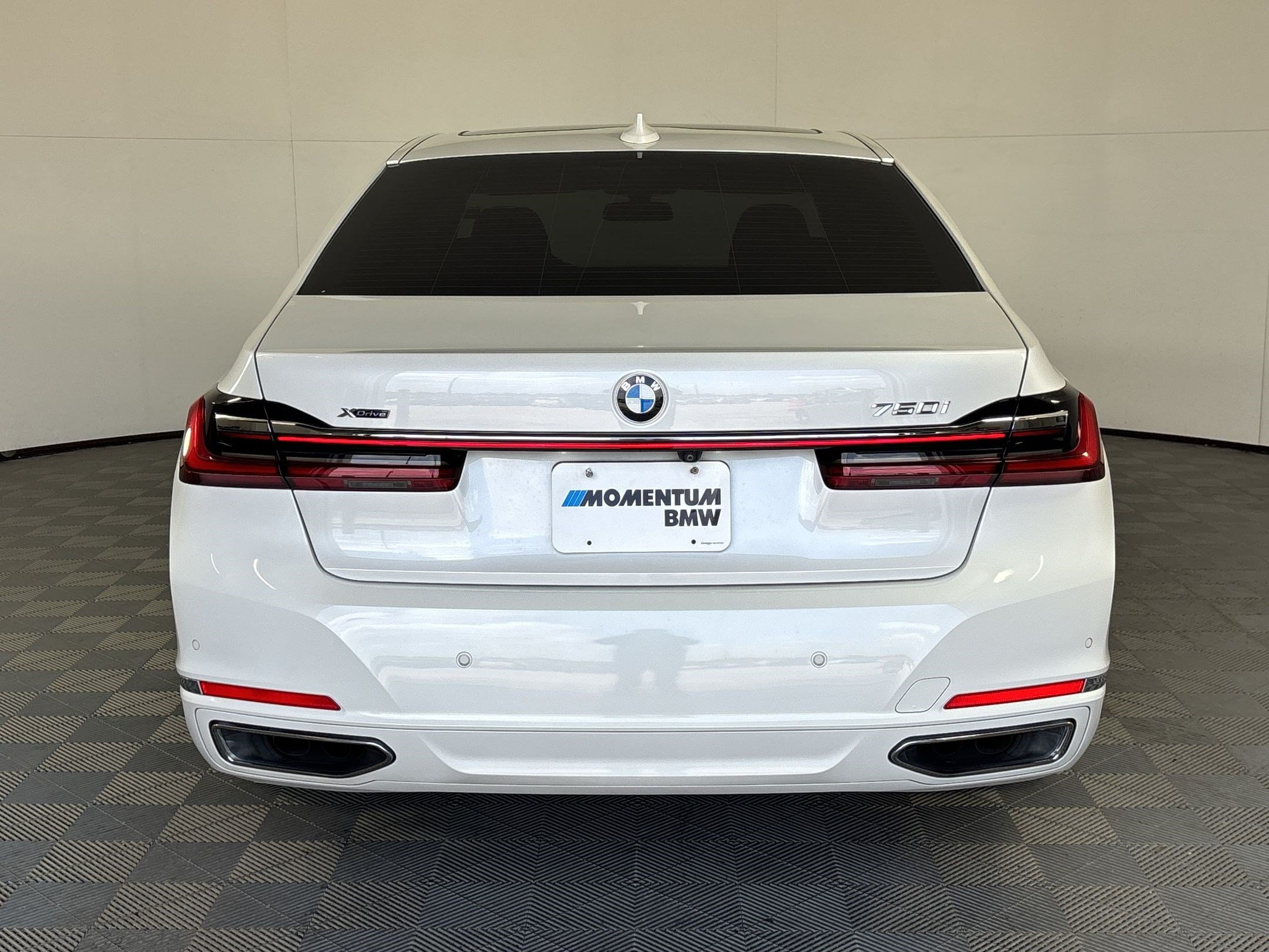 Used 2022 BMW 750Li xDrive AWD/4WD image 10