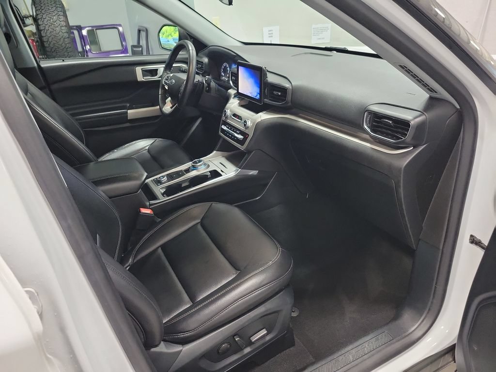 Used 2021 Ford Explorer XLT w/ Equipment Group 202A AWD/4WD image 21