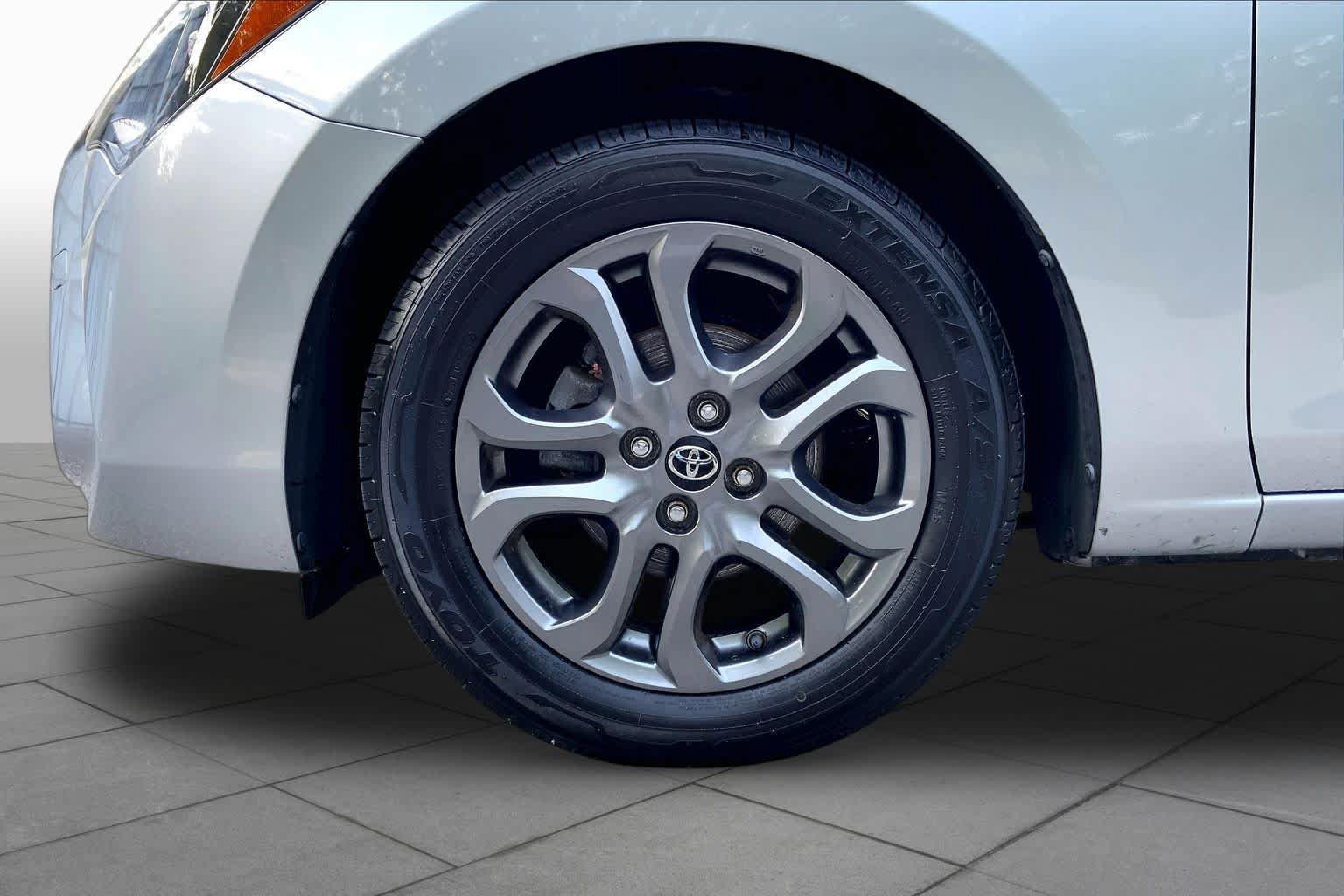 Used 2020 Toyota Yaris XLE FWD image 11
