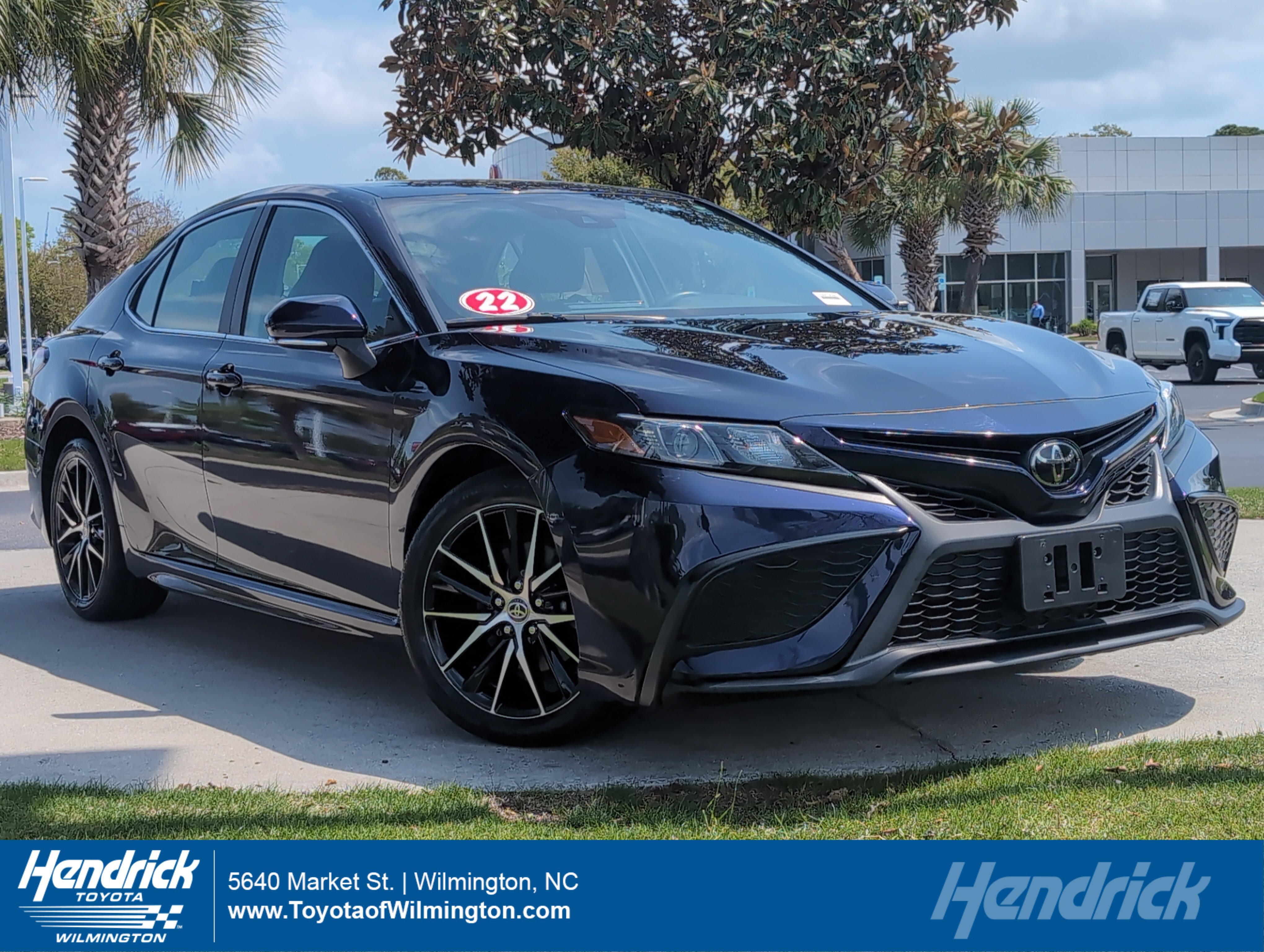 Certified 2022 Toyota Camry SE FWD image 1