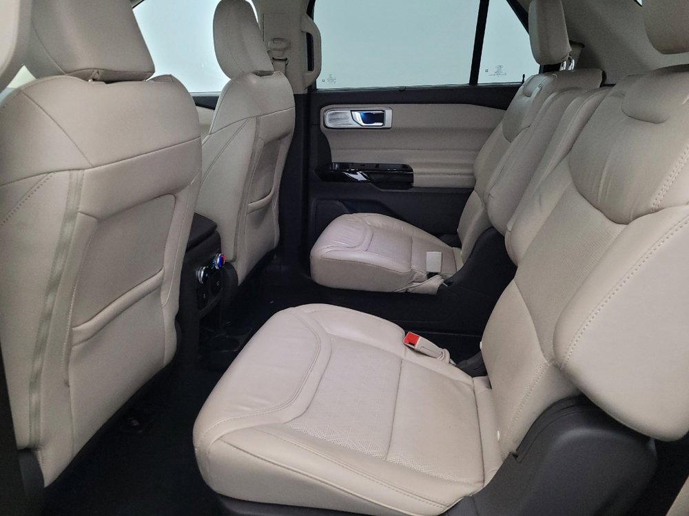 Used 2022 Ford Explorer Platinum w/ Premium Technology Package image 18