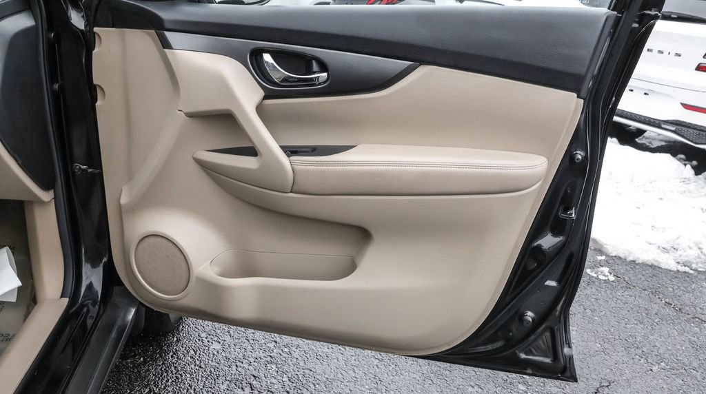 Used 2015 Nissan Rogue S image 36