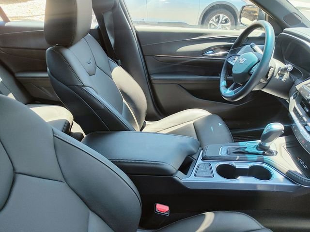 Used 2025 Cadillac CT4 Premium Luxury RWD image 4