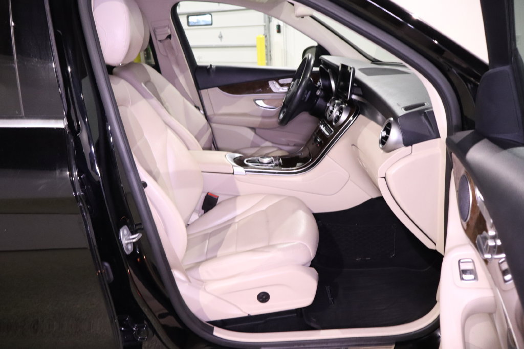 Used 2019 Mercedes-Benz GLC 300 image 32