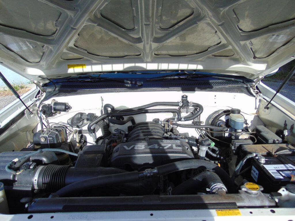 Used 2005 Toyota Sequoia SR5 image 32