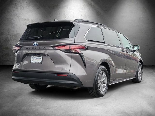Used 2022 Toyota Sienna XLE w/ XLE Plus Package FWD image 3
