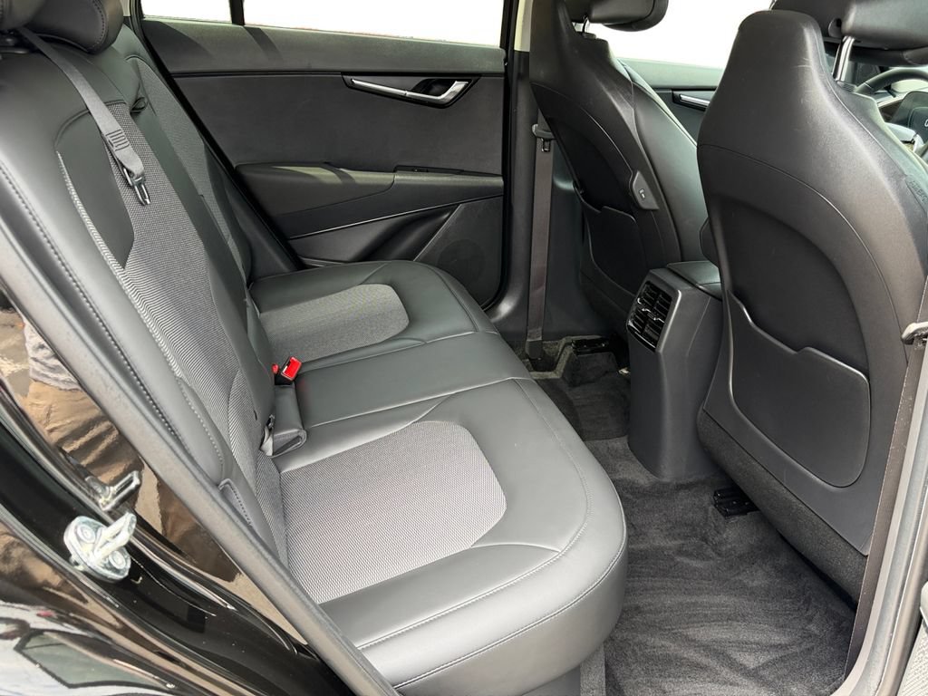 Certified 2023 Kia Niro EX FWD image 10
