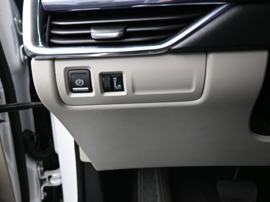 Used 2023 Cadillac XT4 Luxury image 30