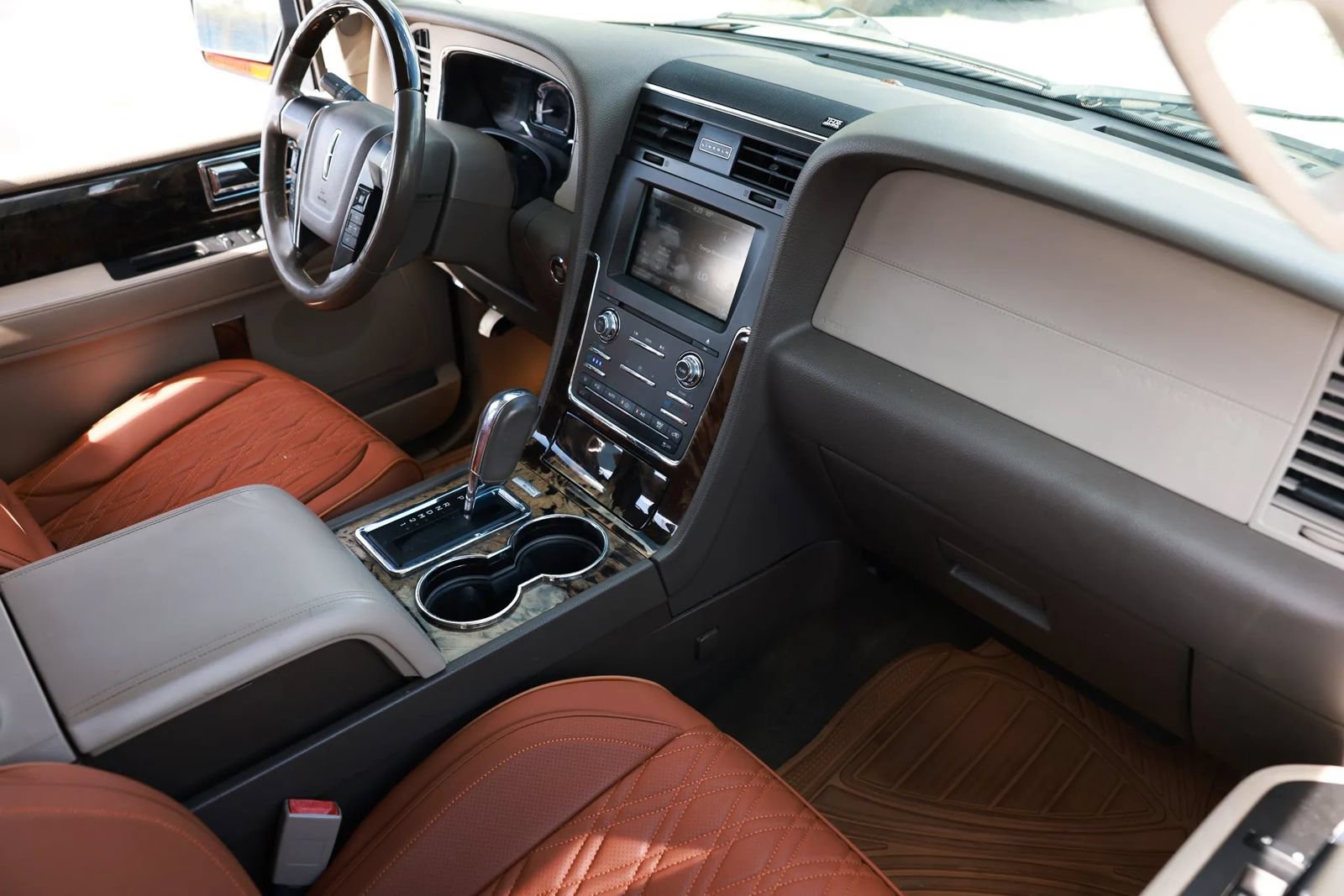 Used 2015 Lincoln Navigator L 2WD image 26