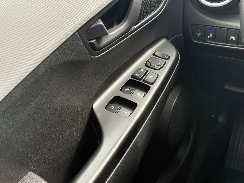 Used 2018 Hyundai Kona SEL w/ SEL Tech Package 02 image 6